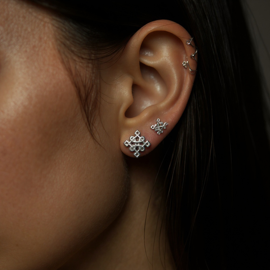Ahnd Stud Earring