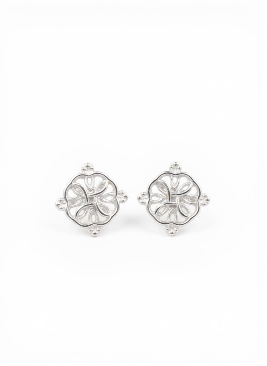 Liya Stud Earring